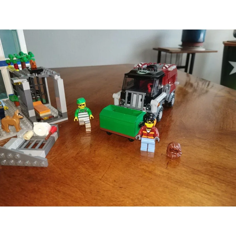 Lego City Police Station 60316 Mostly Complete - Garbage Truck Helicopter Police